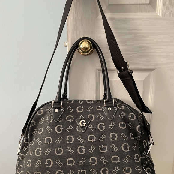 SOLD - Guess travel bag - Picture 2 of 4